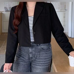 ✨🖤 Chic Confidence | Dazy Cropped Black Blazer – Size L (New with Tag) 🖤✨